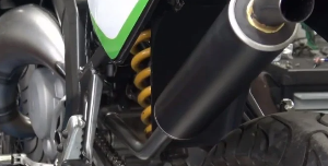Installieren Sie einen Topf mit hohem Durchgang Ihres 50cc-Motorrads
